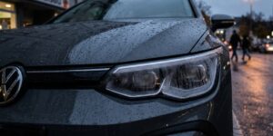 Scheinwerfer innen beschlagen: Ursachen & Lösungen